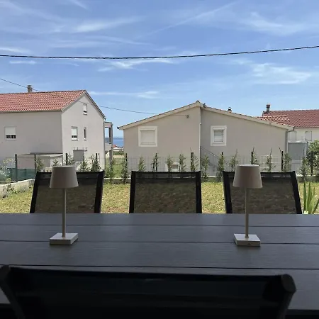 Terra * Kastel Stari
